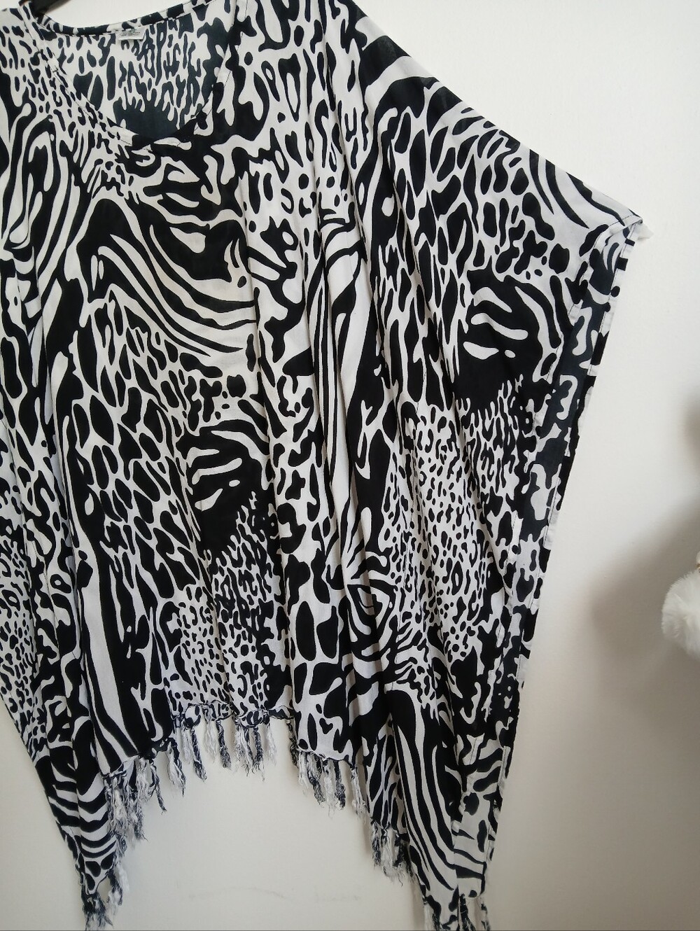 Island Planet Tassle Hem Black White Boho Top - Picture 5 of 12